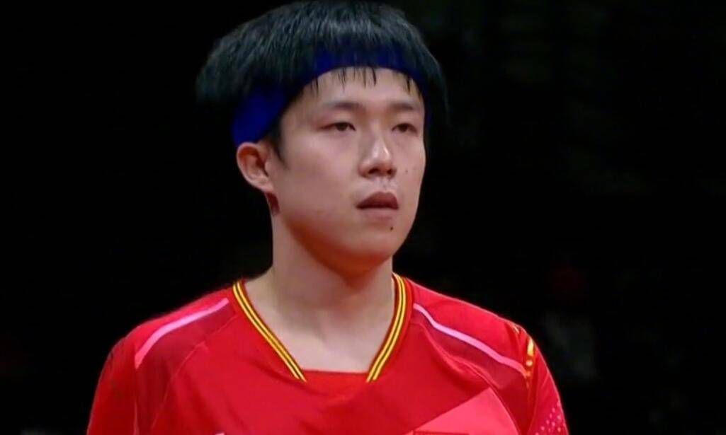 阳光下的男女